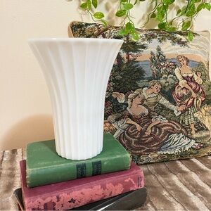 Vtg MILK GLASS VASE - Hazel Atlas Platonia - Fluted & Flared - NO CHIPS/CRACKS